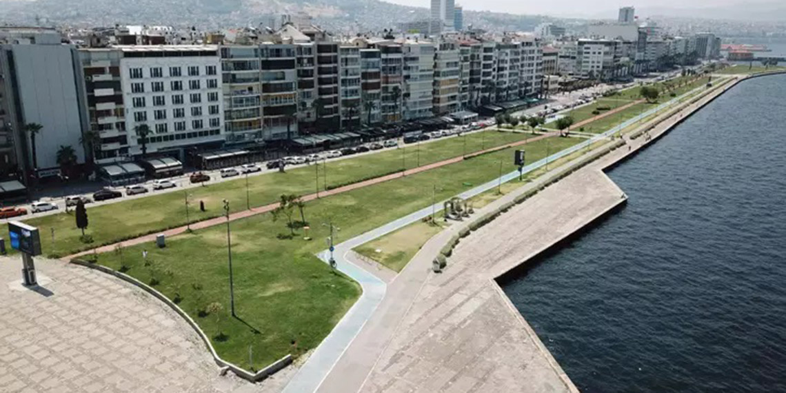 İzmir sıcaktan kavruluyor; cadde ve sokaklar boş kaldı