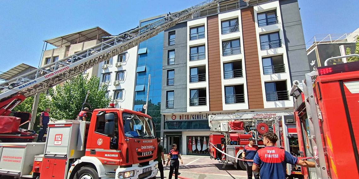 İzmir'de DİSK binasında yangın: 1 kişi dumandan etkilendi