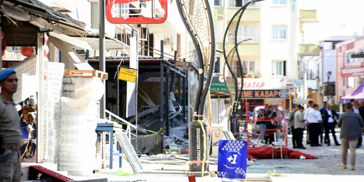 İzmir'deki patlamanın ardından hasar tespit çalışmaları başlatıldı