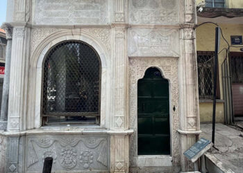 İzmir'in tarihi hamamı, sebil ve çeşmeleri zamana yenik düşüyor