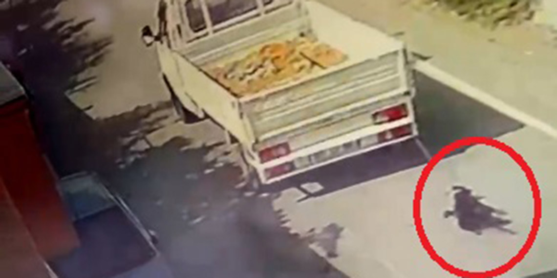 Kamyonetin arkasına bağladığı köpeği sürükledi