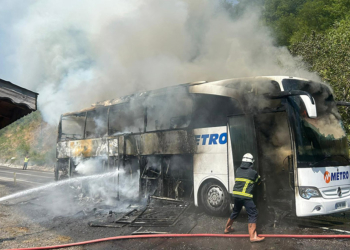Kastamonu'da yolcu otobüsü yandı