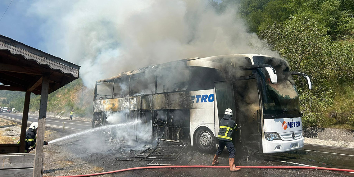 Kastamonu'da yolcu otobüsü yandı