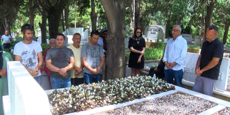 Kemal Sunal ölüm yıl dönümünde kabri başında anıldı