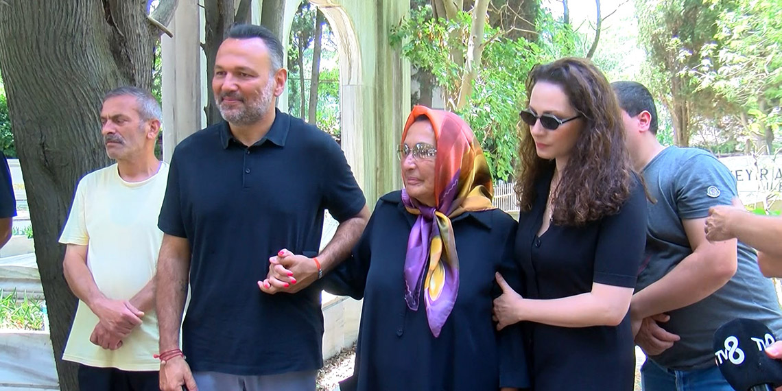 Kemal Sunal ölüm yıl dönümünde kabri başında anıldı