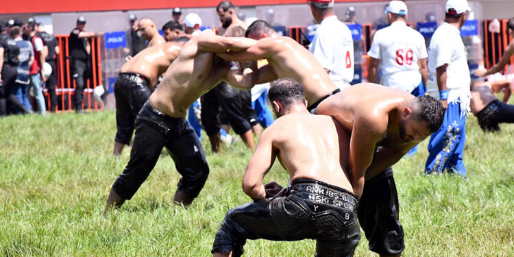 Kırkpınar'da başpehlivanların ilk tur karşılaşmaları tamamlandı