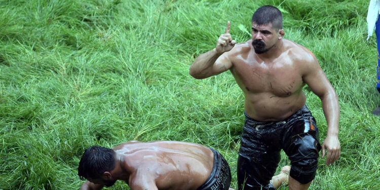 Kırkpınar'da ön eleme güreşlerinde ilk turu geçen 12 pehlivan belli oldu