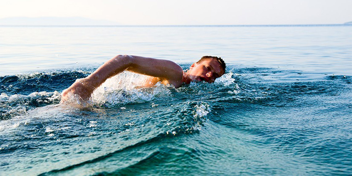 Kokusu normal olmayan ve köpüklü denizde yüzmeyin