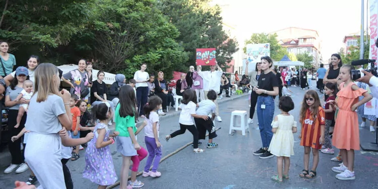 Küçükçekmece'de ‘sokakta oyun var’ etkinliği düzenlendi