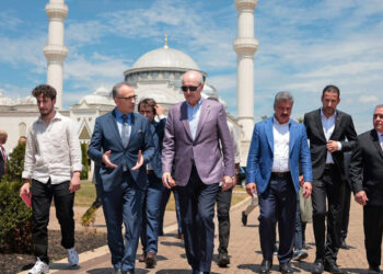 Kurtulmuş, ABD'de Diyanet Merkezi’ni ziyaret etti