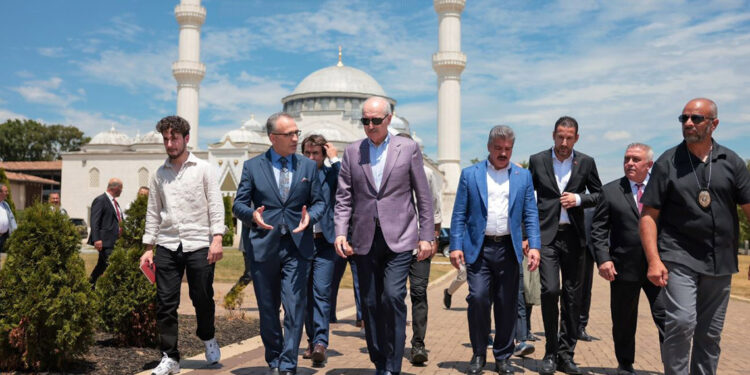 Kurtulmuş, ABD'de Diyanet Merkezi’ni ziyaret etti