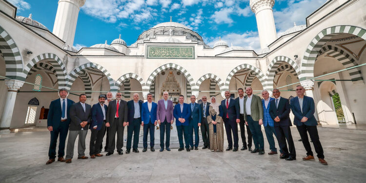 Kurtulmuş, ABD'deki Müslüman toplum liderleriyle bir araya geldi