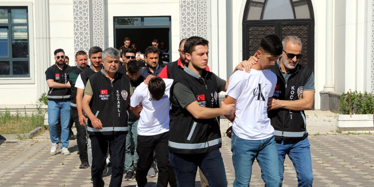 Lise müdür yardımcısı cinayetinde 8 tutuklama