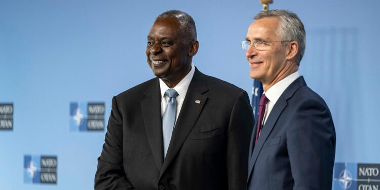 Lloyd Austin NATO Genel Sekreteri ile bir araya geldi