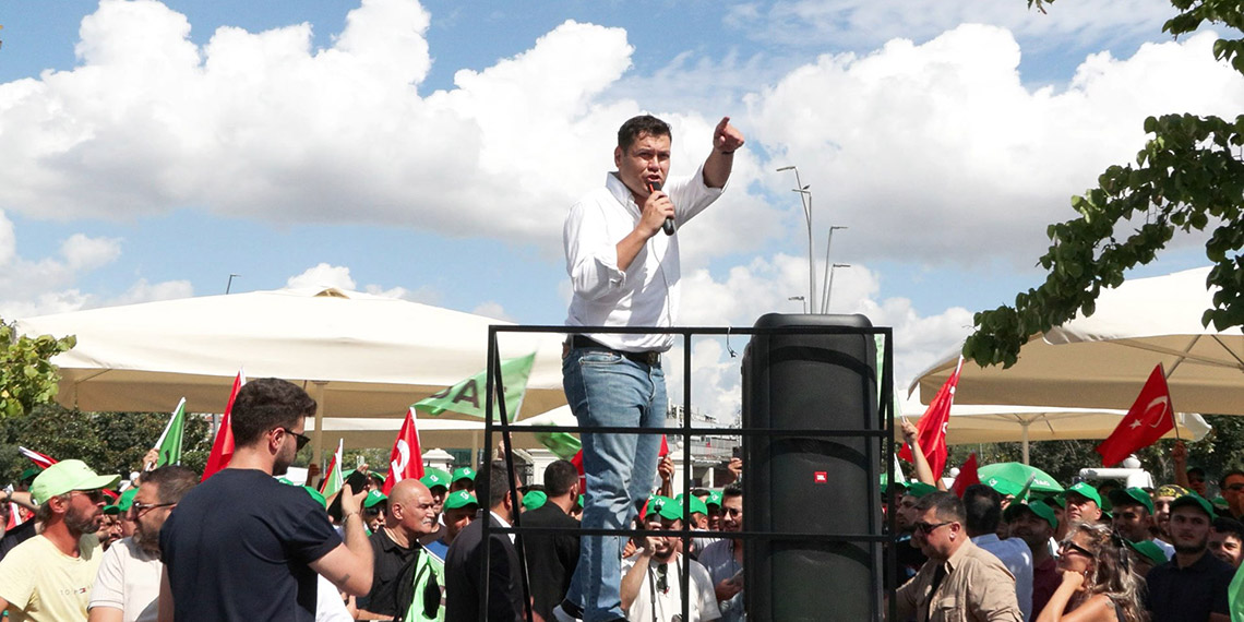 Martı TAG kurucusu Öktem UKOME önünde 'miting' yaptı