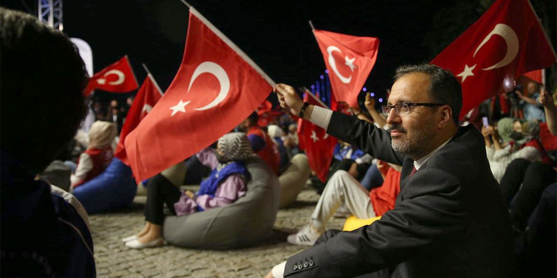 Bu millet kahramanlarını asla unutmayacak