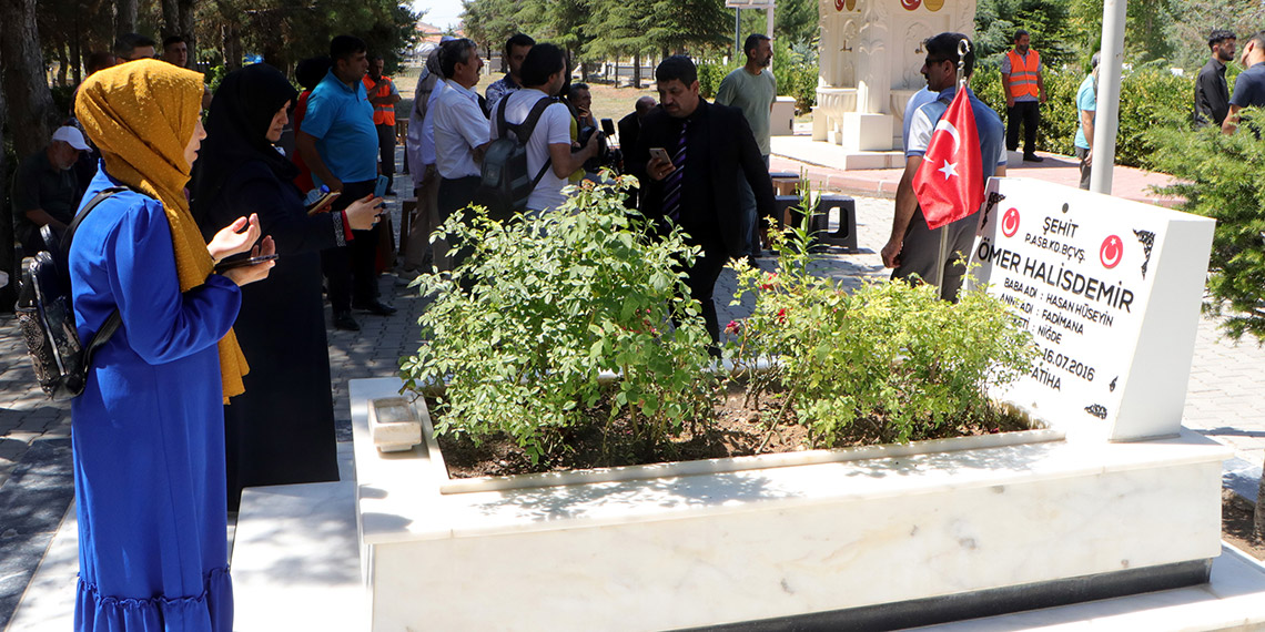 Ömer Halisdemir'in kabrine ziyaretçi akını