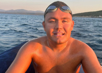 Otizmli yüzücü Tuna, Manş Denizi'ni geçmeye hazırlanıyor