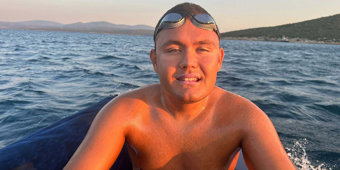 Otizmli yüzücü Tuna, Manş Denizi'ni geçmeye hazırlanıyor