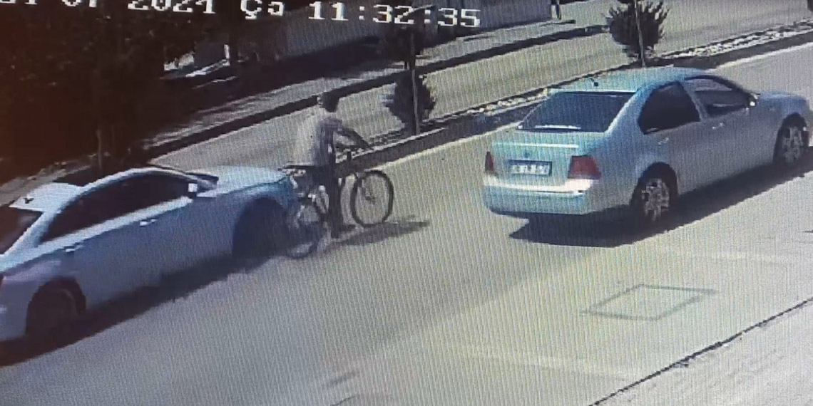 Otomobilin çarptığı bisiklet sürücüsü öğretmen öldü