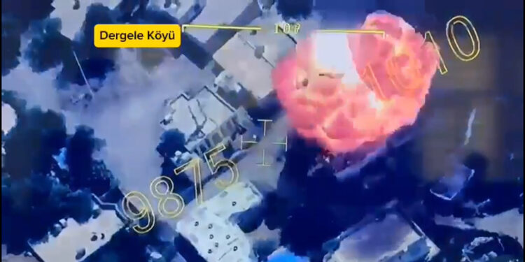 PKK'lı teröristler, köylerdeki mühimmat depolarını patlatıyor