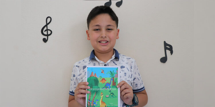 Paleontolojiye merakıyla 9 yaşında kitap yazdı