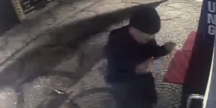 Para çalmak istediği 5 ATM'ye zarar veren şüpheli yakalandı