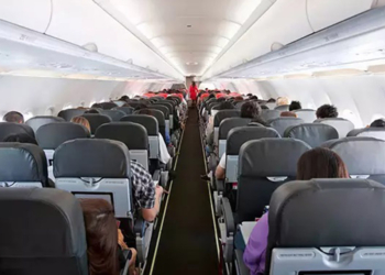 Pilot, düşük yapan yolcu için zamanla yarıştı