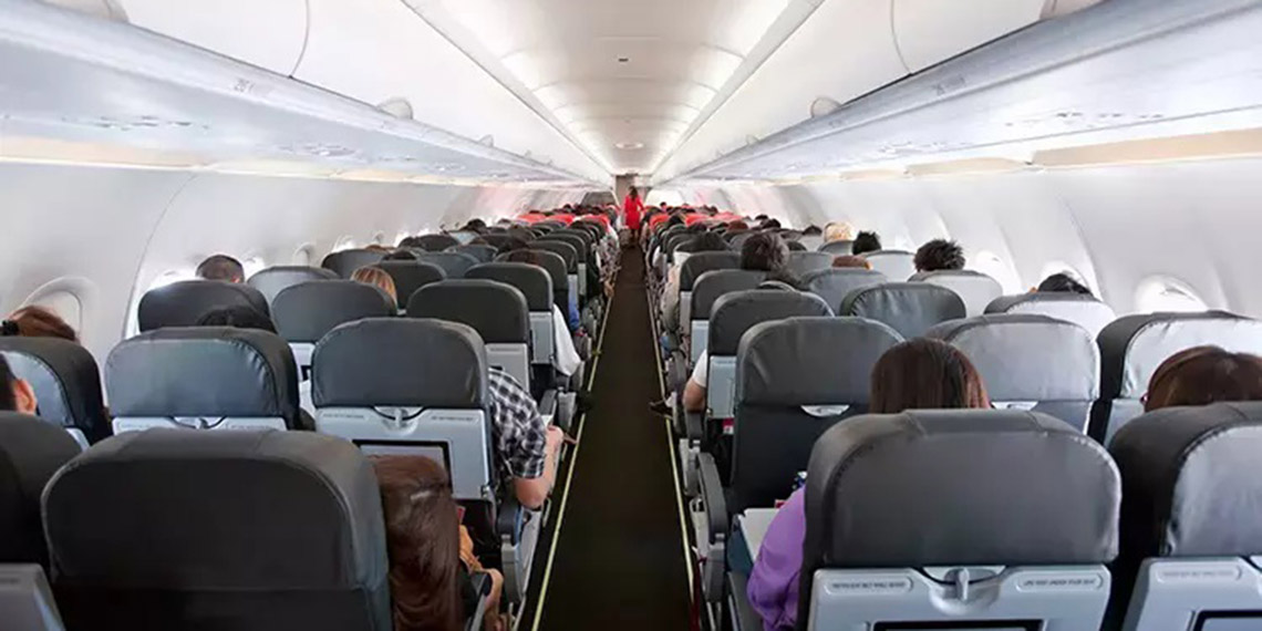 Pilot, düşük yapan yolcu için zamanla yarıştı