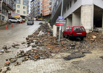 Rize'de sağanak etkili oldu