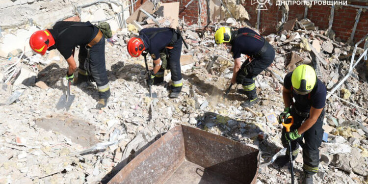 Rusya, Dnipro kentini vurdu: 2 ölü, 12 yaralı