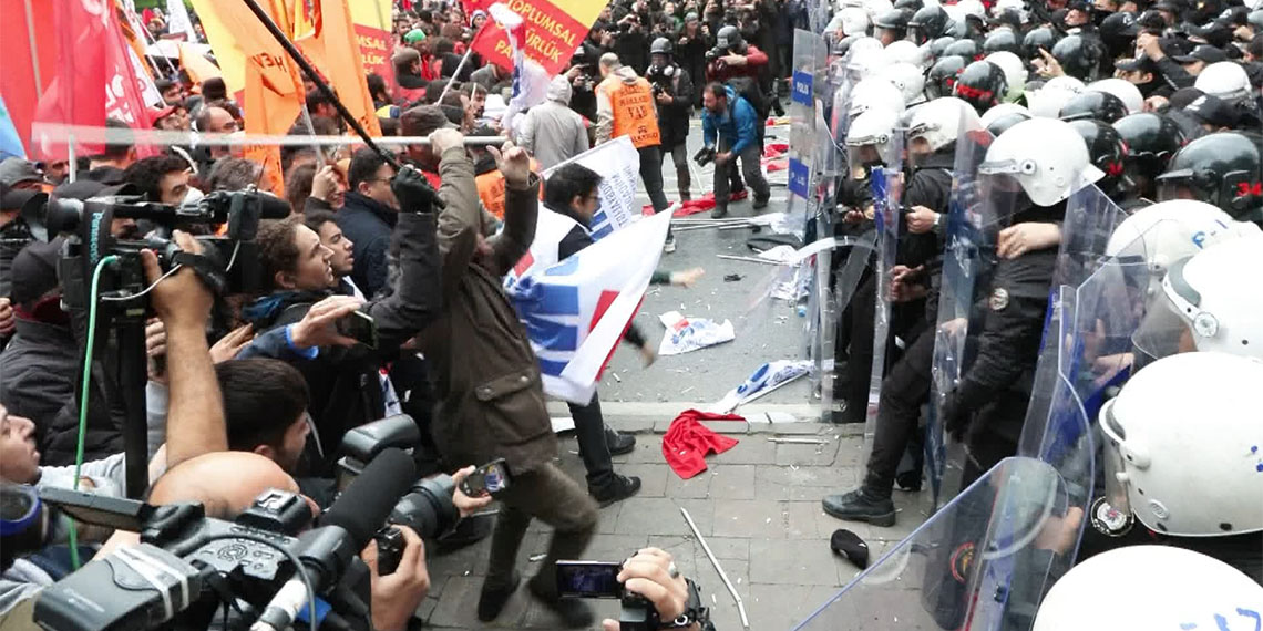 1 Mayıs'ta çıkan olaylara ilişkin davaya devam edildi. Yapılan duruşmada tutuklu yargılanan 25 kişi tahliye edilirken dava 24 Aralık tarihine ertelendi.