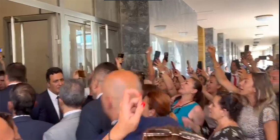 Kamuoyunda tartışmalara neden olan sahipsiz hayvanlara ilişkin kanun teklifinin görüşmelerine TBMM Tarım, Orman ve Köy İşleri Komisyonu'nda devam edildi.