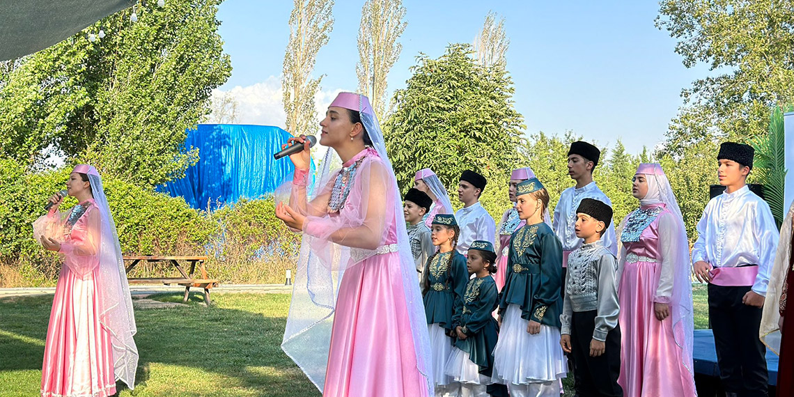 Savaş mağduru çocuklar, huzurevi sakinleriyle buluştu