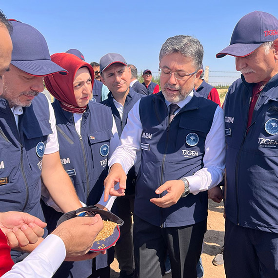 Selami Bey ve Ayten Hanım, çiftçiden tam not aldı