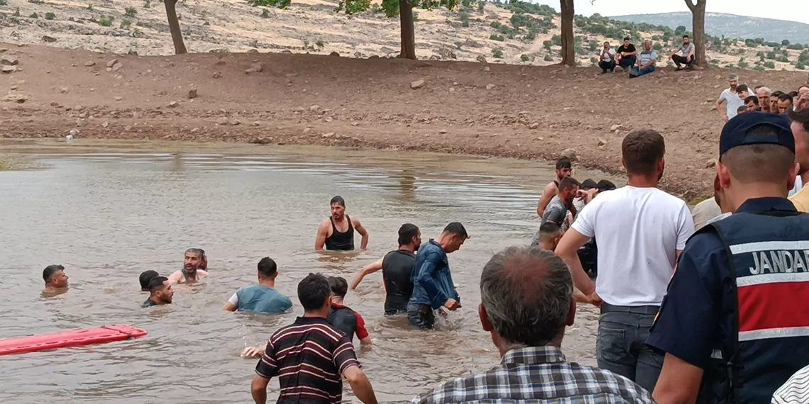 Serinlemek icin golete giren 3 kisi bogularak can - öne çıkan - haberton