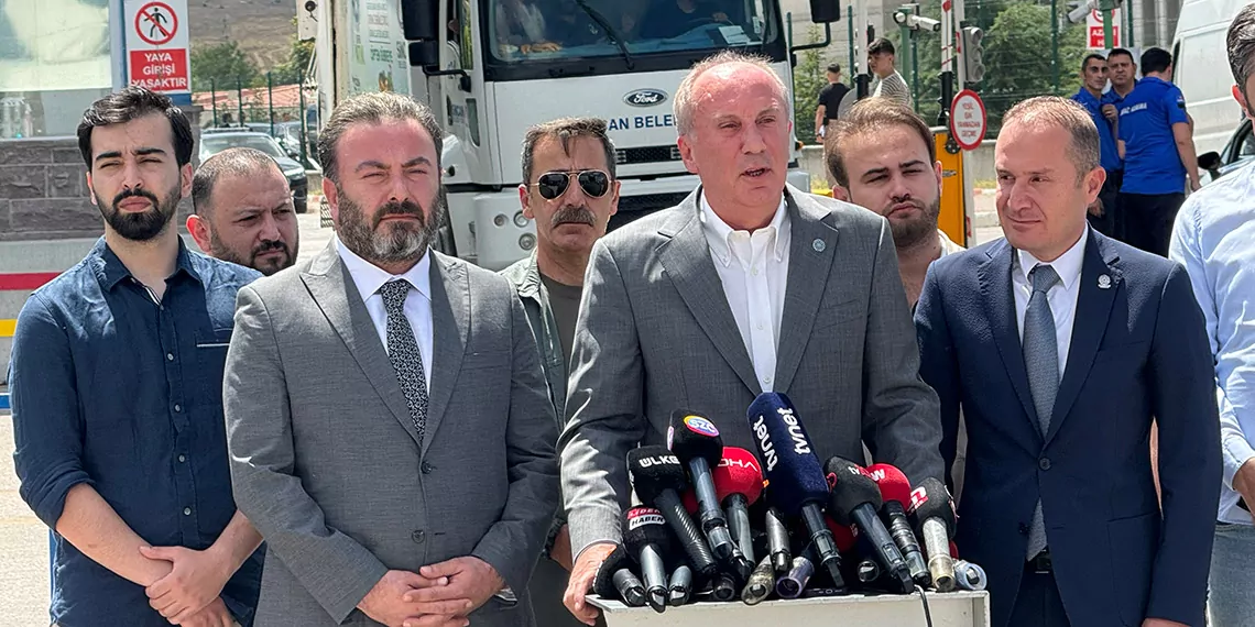 Sinan ateş cinayeti davasında ilk duruşma başladı. İlk duruşmayı chp genel başkanı özgür özel ve i̇yi̇ parti genel başkanı müsavat dervişoğlu da takip etti.