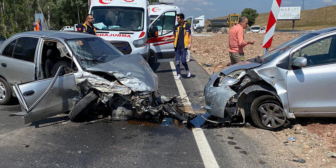 Sivas'ta 4 aracın karıştığı zincirleme kazada 9 yaralı