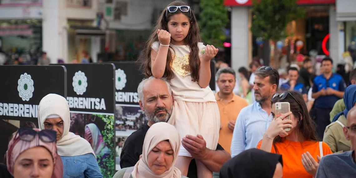Srebreni̇tsa ve Gazze'de hayatını kaybedenler anıldı
