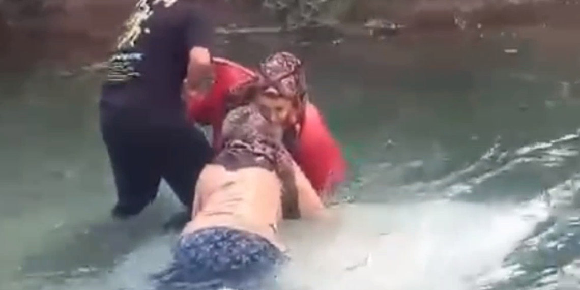 Sulama kanalına düşen otomobildeki 6 kişi, vatandaşlarca kurtarıldı