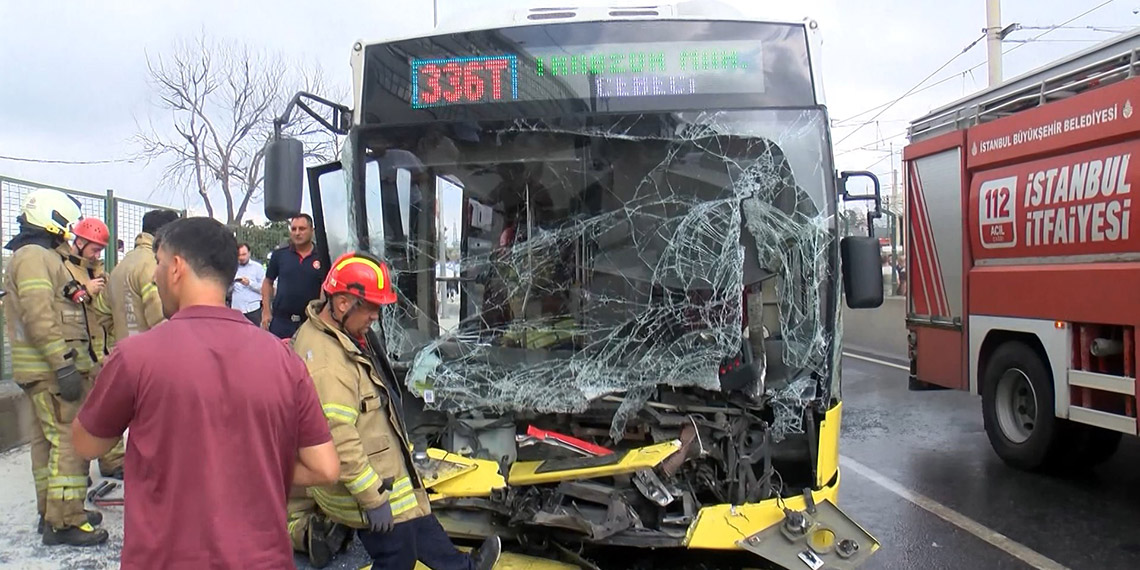 Sultangazi'de İETT otobüsü TIR'a çarptı