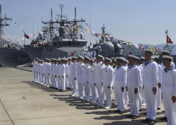 TCG Kuşadası ve TCG Kumkale, Katar'da görev yapacak