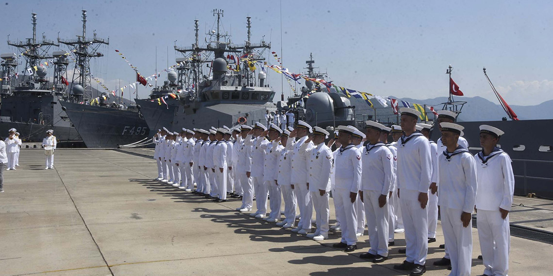 TCG Kuşadası ve TCG Kumkale, Katar'da görev yapacak