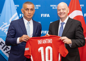 TFF Başkanı Hacıosmanoğlu, FIFA Başkanı Gianni Infantino ile görüştü