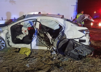 TIR'a çarpan otomobilin sürücüsü öldü, 3 yaralı