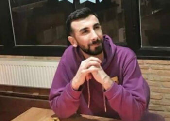 Tartıştığı arkadaşını, başına taşla vurarak öldürdü