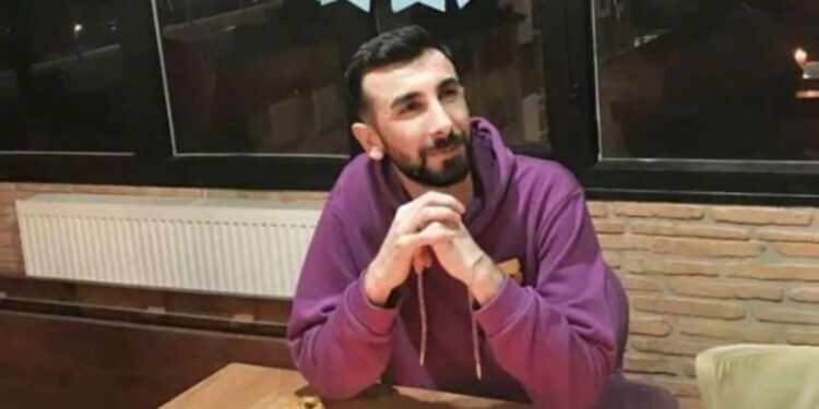 Tartıştığı arkadaşını, başına taşla vurarak öldürdü