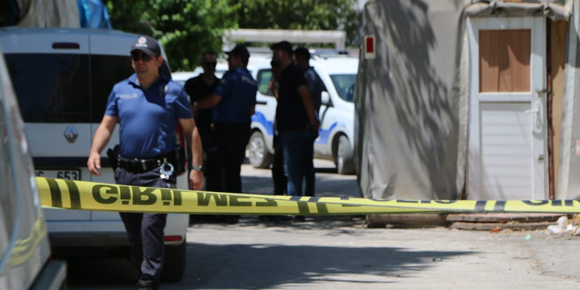 Tartıştığı eşini boğarak öldüren koca, cesedini torbayla bahçeye attı