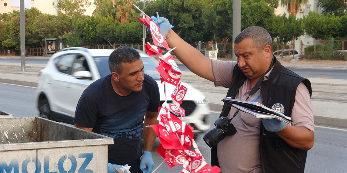 Türk bayraklarını çöpe atanlar araştırılıyor