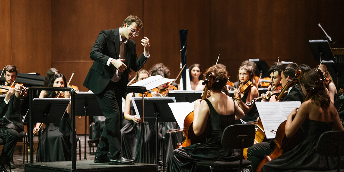 Türkiye Gençlik Filarmoni Orkestrası AKM'de konser verdi